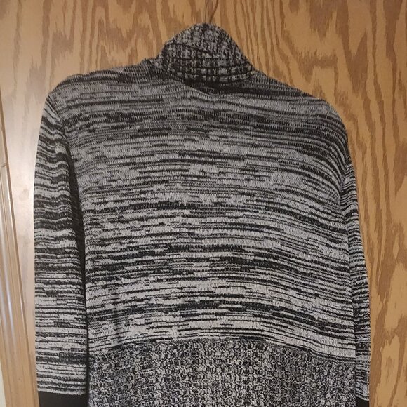 St John's Bay Sweater - Picture 3 of 4